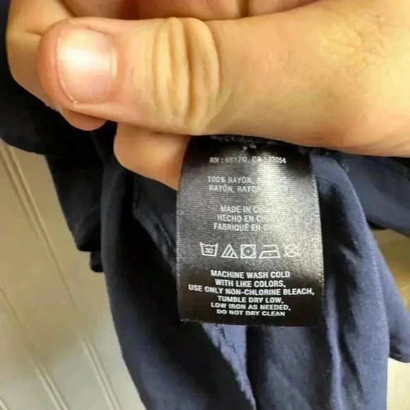 Anthropologie Maeve Maya Flutter Sleeve Navy Pintuck Blouse size 4 H33 - Picture 8 of 9